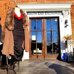 🤎Brown Faux Fur Wrap with Fur on Sleeves & Collar. Very soft and luxurious🤎
